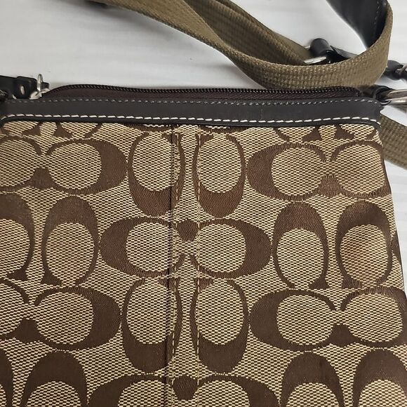 COACH SIGNATURE STRIPE SWINGPACK BFPM-06-053 - Picture 8 of 9